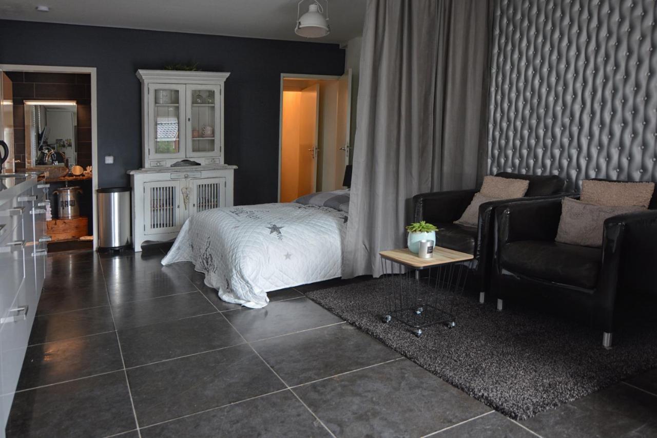 Bed & Breakfast "Aan De Banis" レイッセン エクステリア 写真